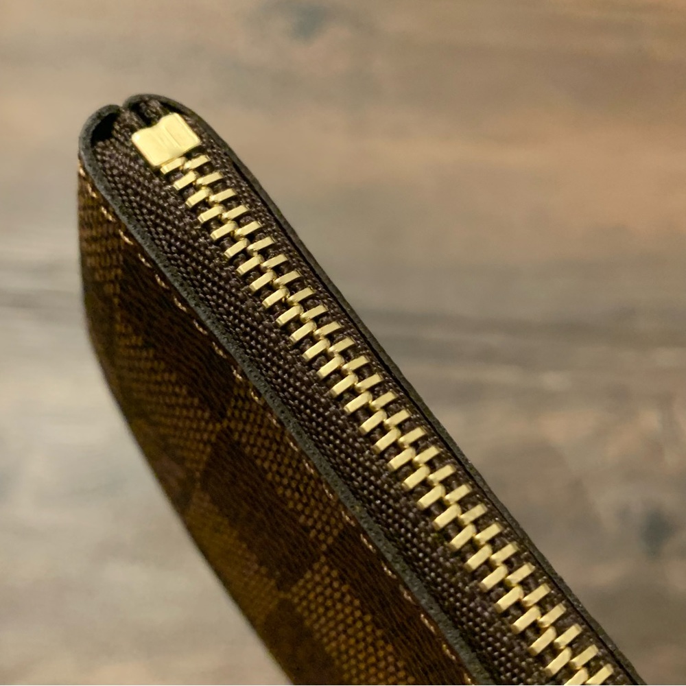Louis Vuitton Key Pouch in Damier Ebene Canvas - Picture 10 of 14